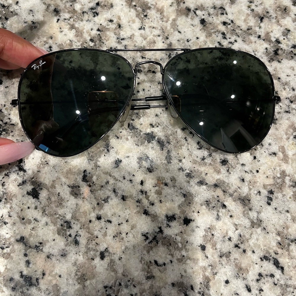 Ray-Ban Aviator Sunglasses Black Frame Green Lenses - Picture 2 of 4